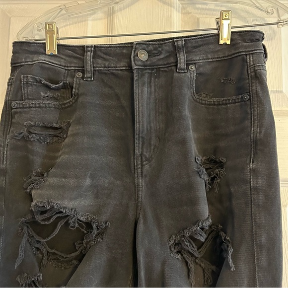 American Eagle Women's Mom Jeans Black with heavy distressing and holes size 8 - Picture 4 of 10